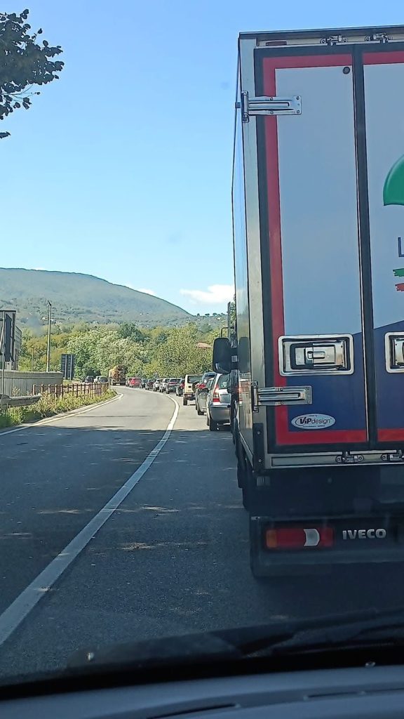 Incidente sulla Variante di Avellino: un ferito, traffico in tilt