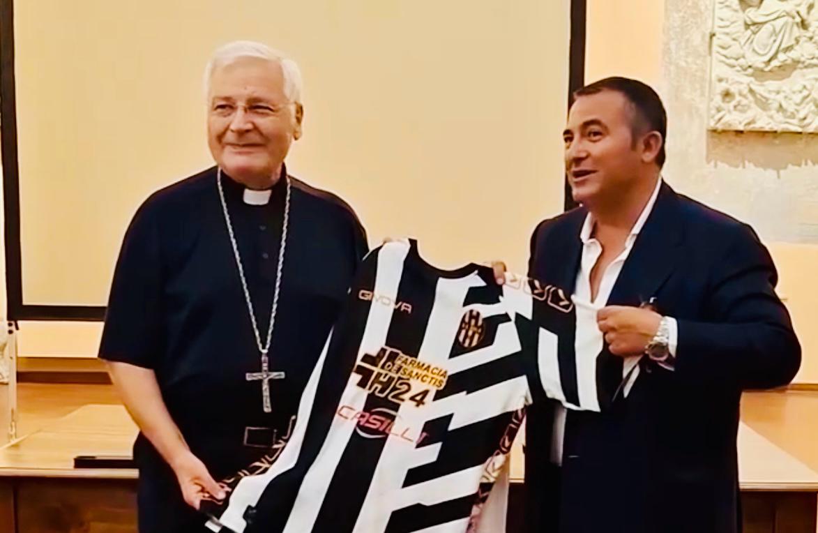 Monsignor Francesco Marino inaugura la stagione 2025/2026 del Nola Calcio