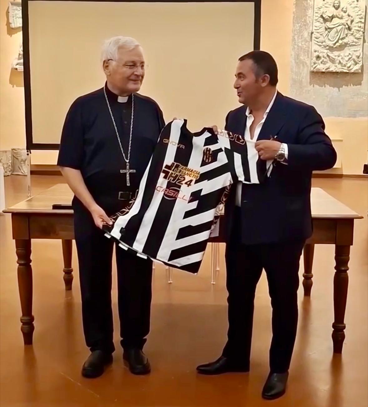 Monsignor Francesco Marino inaugura la stagione 2025/2026 del Nola Calcio