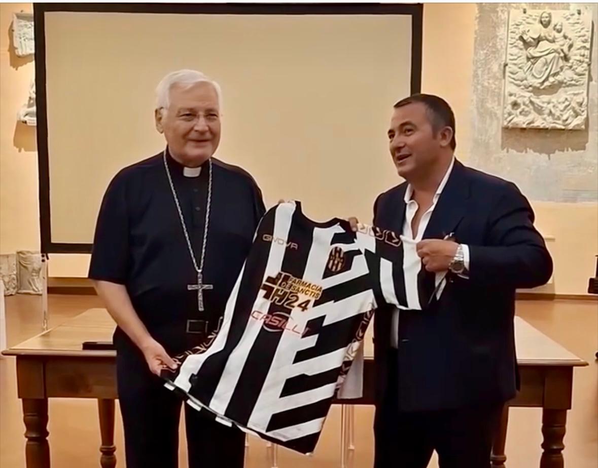 Monsignor Francesco Marino inaugura la stagione 2025/2026 del Nola Calcio