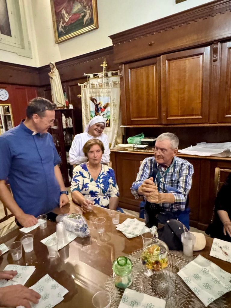 Auguri ai coniugi Matteo Vasta e Concetta Sibilia: un gesto di gratitudine al Santuario di Santa Filomena.(foto e video)