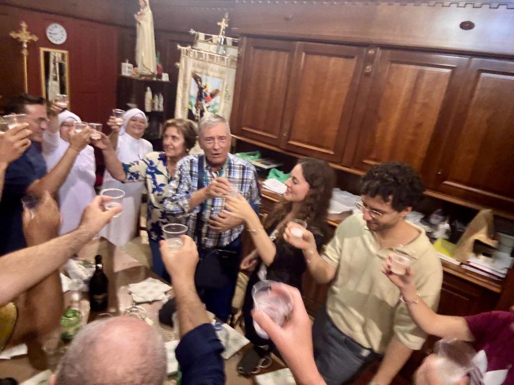 Auguri ai coniugi Matteo Vasta e Concetta Sibilia: un gesto di gratitudine al Santuario di Santa Filomena.(foto e video)