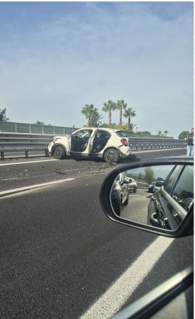 Incidente sulla Napoli Salerno: un ferito, traffico paralizzato
