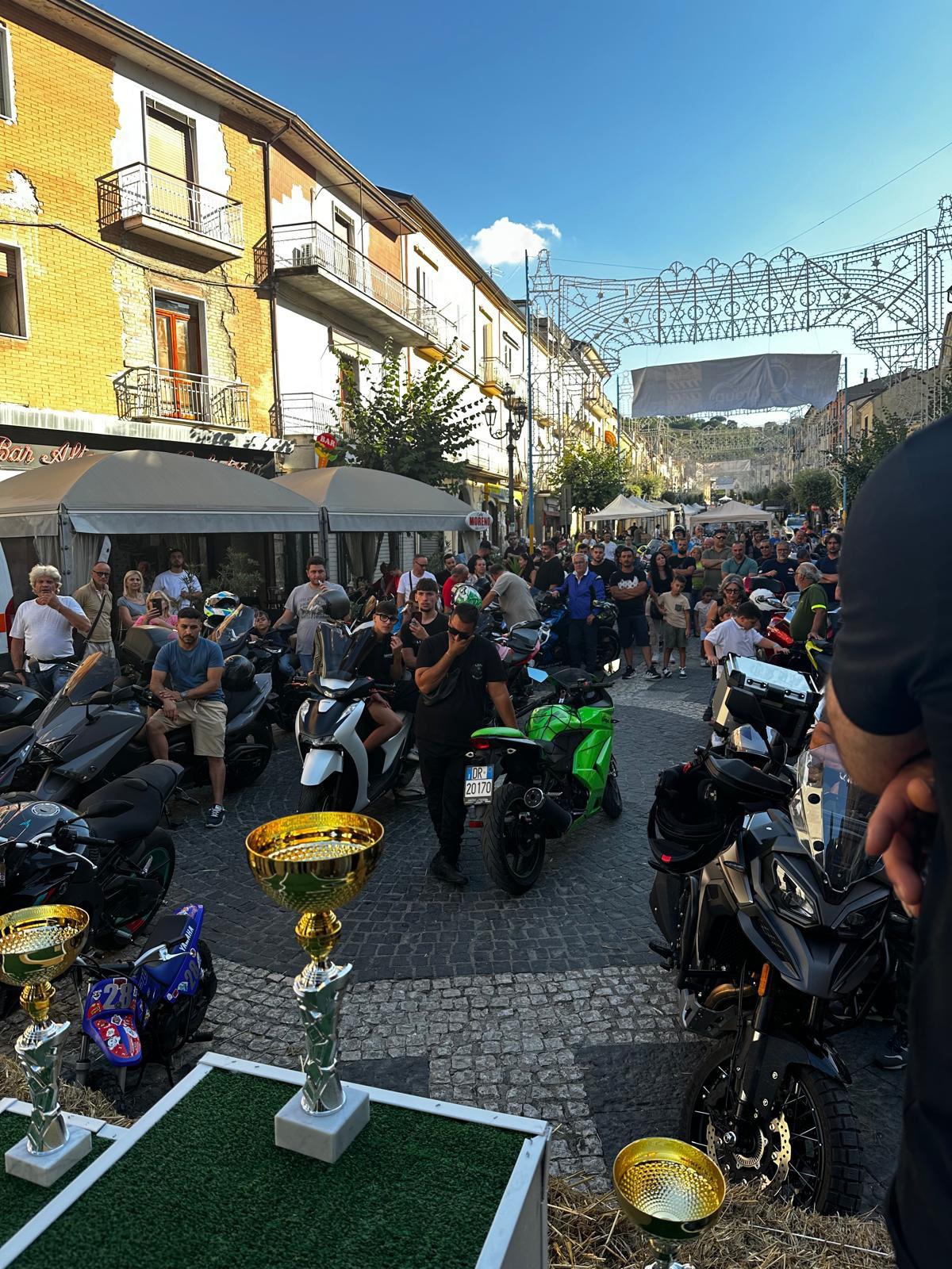 Ogni rombo un ricordo, ogni curva un’emozione: Altavilla Irpina ha celebrato Mario Severino Ogni rombo un ricordo, ogni curva un’emozione: Altavilla Irpina ha celebrato Mario Severino