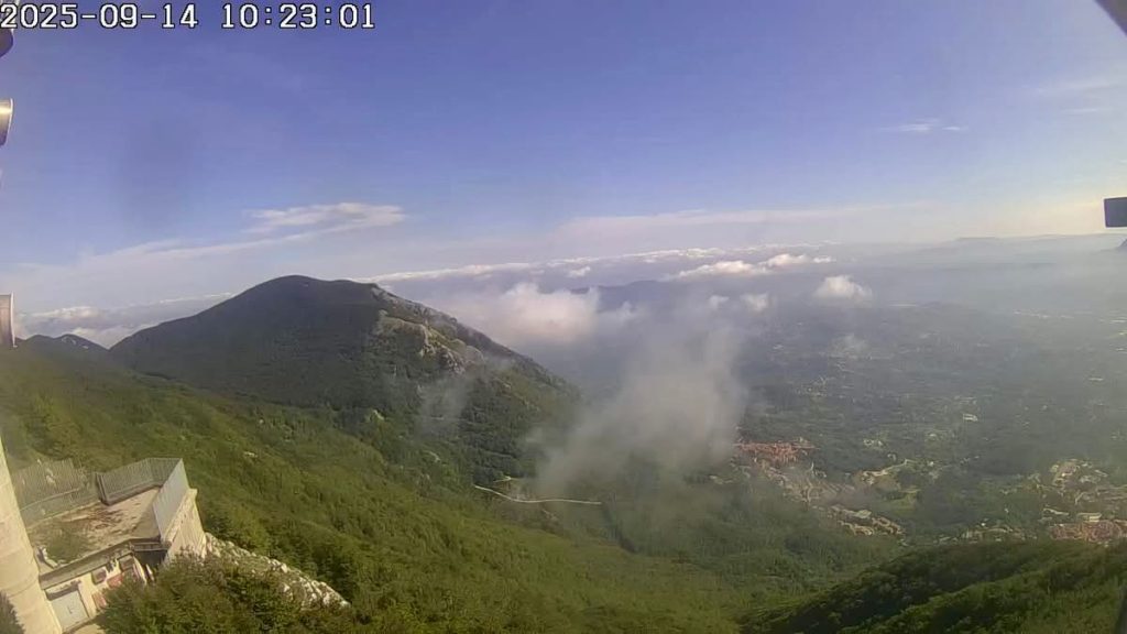 Montevergine: un risveglio tra luce e nubi danzanti