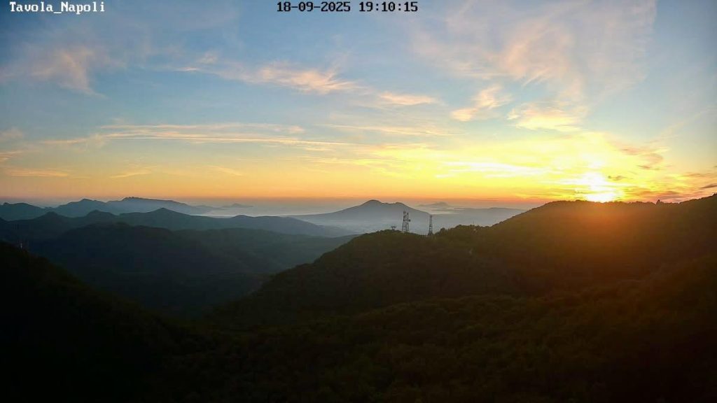 MVOBSV Montevergine Observatory: raffiche di grecale fino a 48 nodi e visibilità eccezionale fino a Ventotene