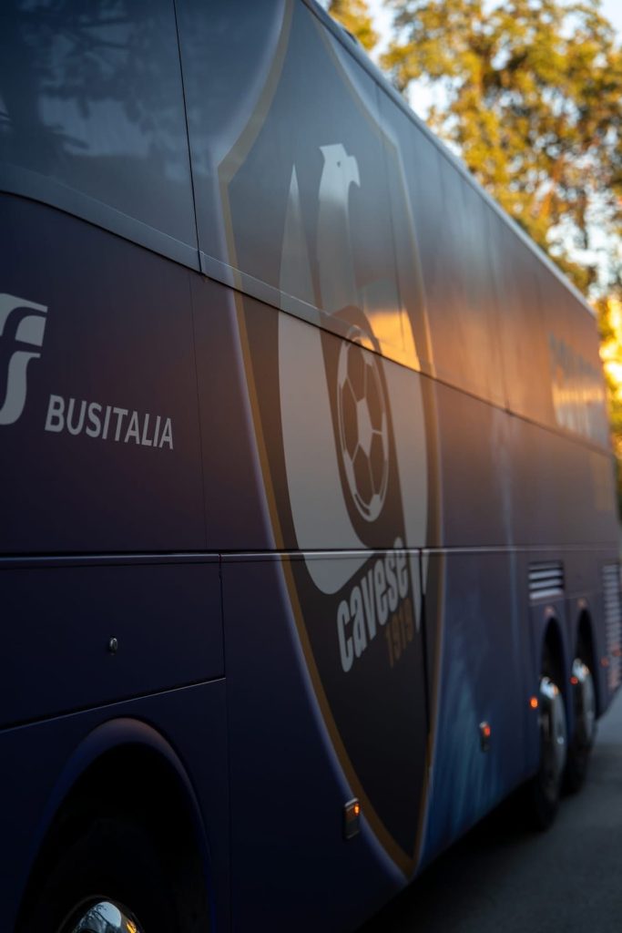 La Cavese 1919 viaggia con Bus Italia: presentato il nuovo pullman ufficiale