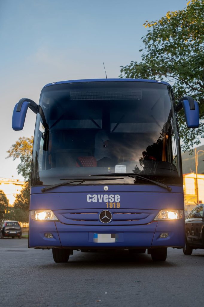 La Cavese 1919 viaggia con Bus Italia: presentato il nuovo pullman ufficiale