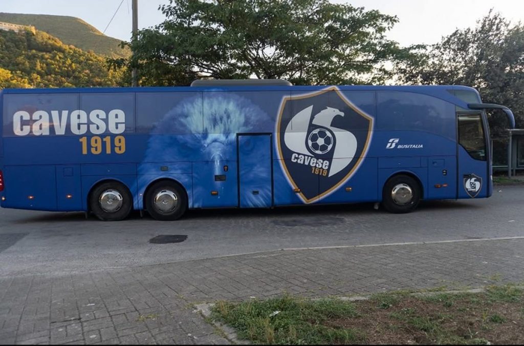 La Cavese 1919 viaggia con Bus Italia: presentato il nuovo pullman ufficiale