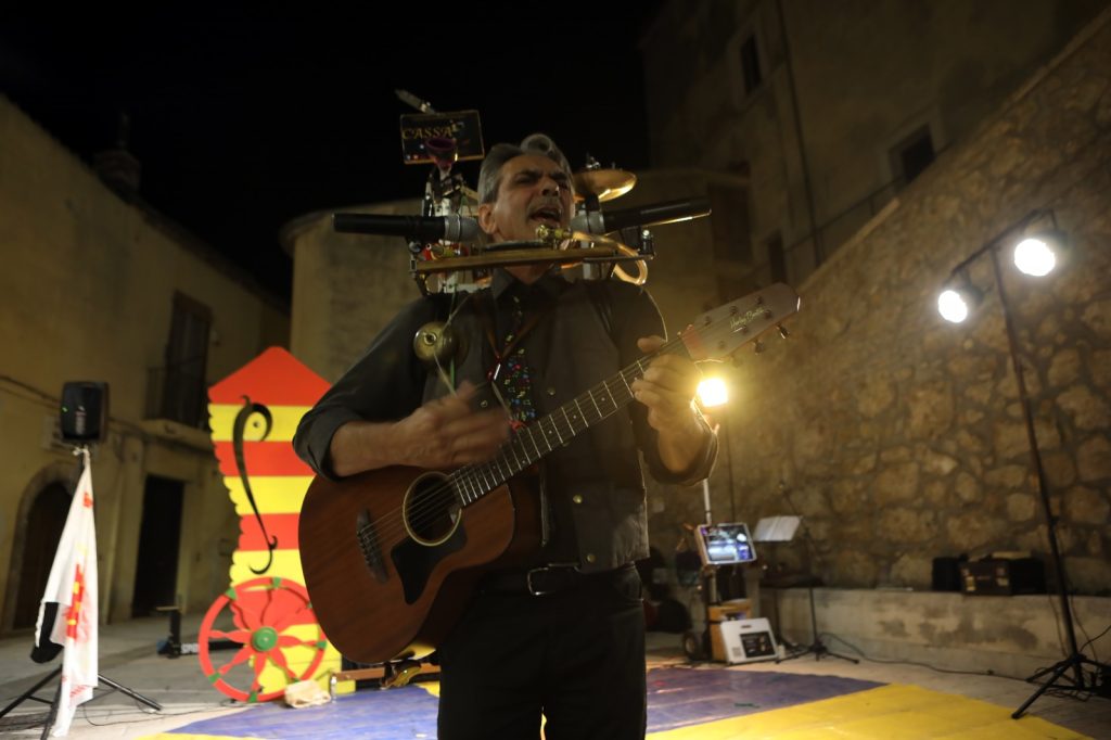 Solidarietà e cultura: il successo della raccolta fondi “Artisti di strada per BabbaAlRum”