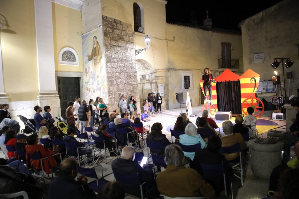 Solidarietà e cultura: il successo della raccolta fondi “Artisti di strada per BabbaAlRum”