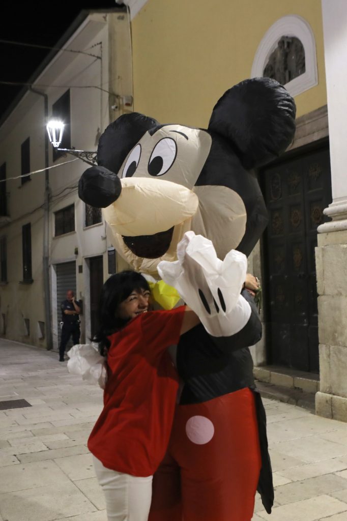 Solidarietà e cultura: il successo della raccolta fondi “Artisti di strada per BabbaAlRum”