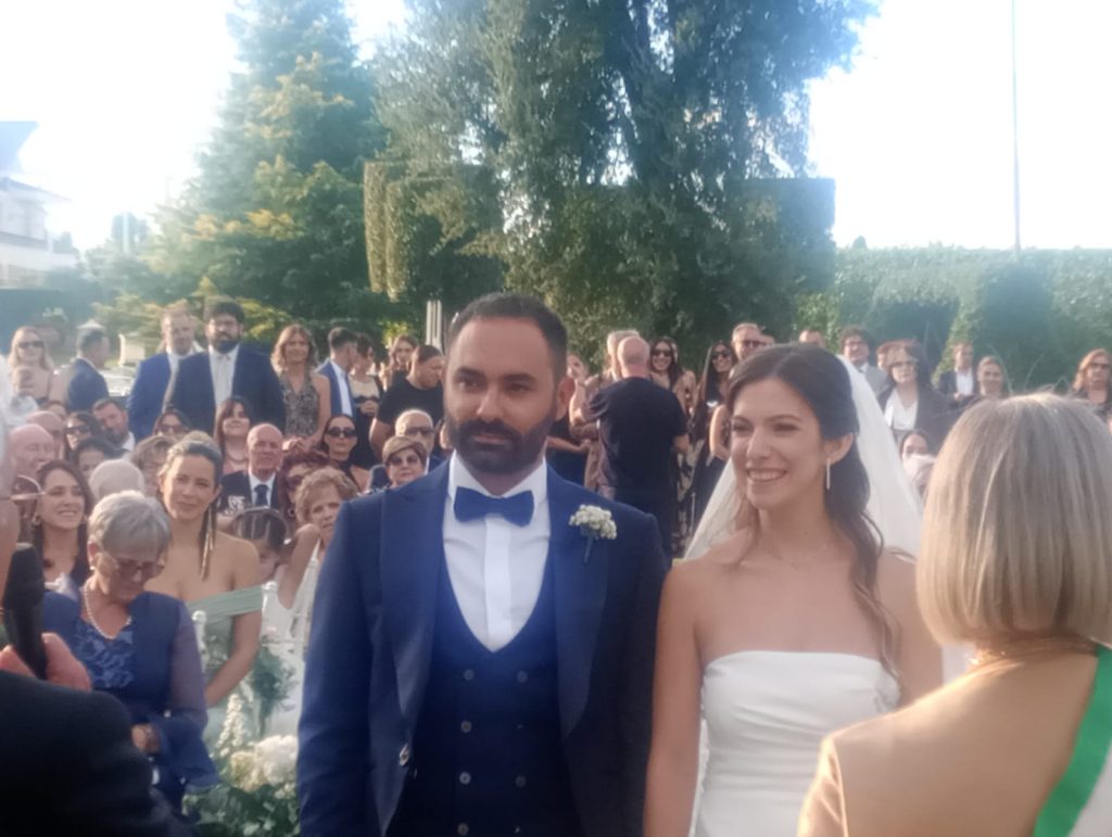 GROTTOLELLA: Vincenzo e Donatella sposi: un giorno di festa e di gioia per famiglie e amici