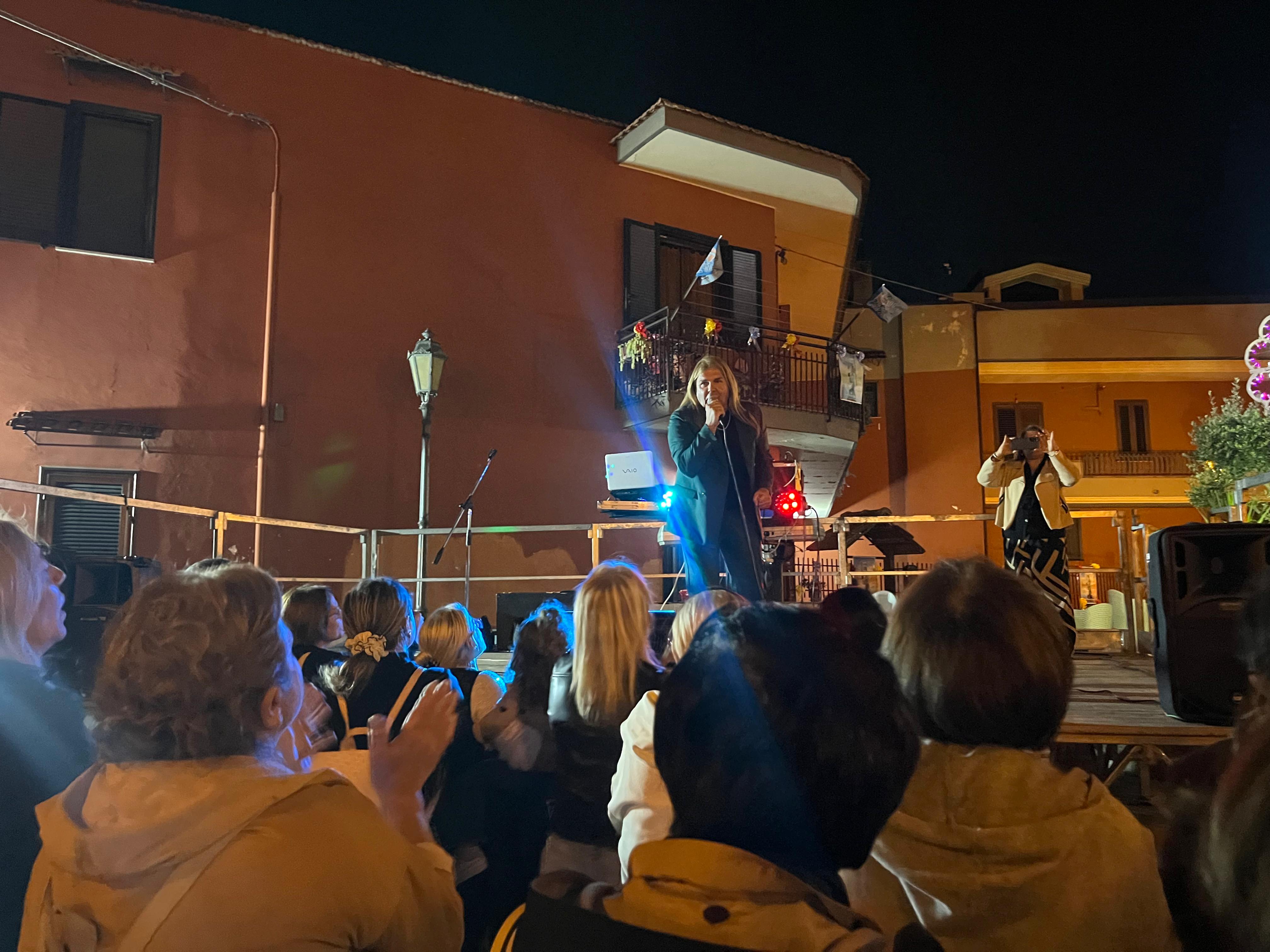 Schiava di Tufino, folla per il concerto di Alessandro Conte: entusiasmo alle stelle