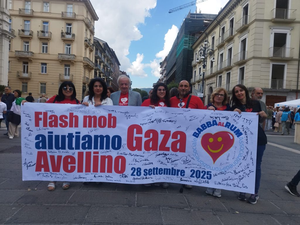 Avellino si ferma per Gaza: flash mob per la pace e contro la fame dei bambini