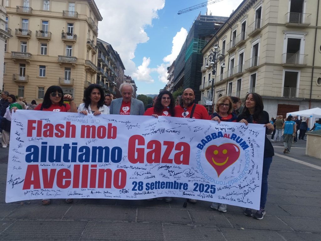 Avellino si ferma per Gaza: flash mob per la pace e contro la fame dei bambini
