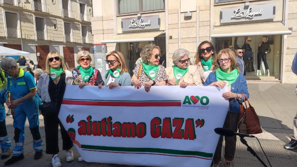 Avellino si ferma per Gaza: flash mob per la pace e contro la fame dei bambini