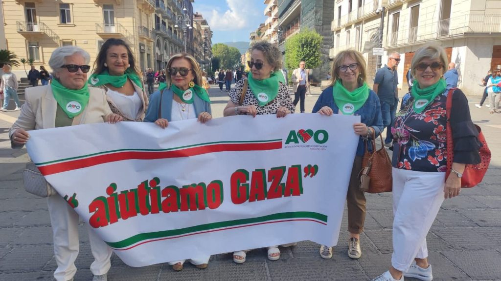 Avellino si ferma per Gaza: flash mob per la pace e contro la fame dei bambini