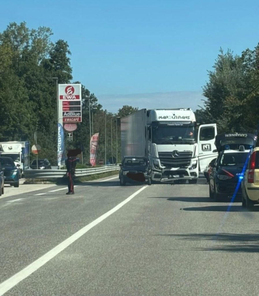 Montemarano, scontro tra tir e auto sull’Ofantina bis: traffico rallentato