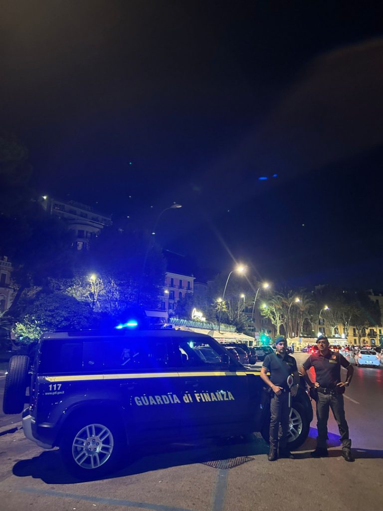 NAPOLI. Movida sul lungomare Caracciolo: intensificati i controlli della Polizia di Stato, dell’Arma dei Carabinieri e della Guardia di Finanza.