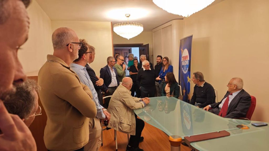 Tempi Nuovi   Popolari Uniti, inaugurata la nuova sede a via Cassitto 4: l’appello di Gargani all’unità. VIDEO