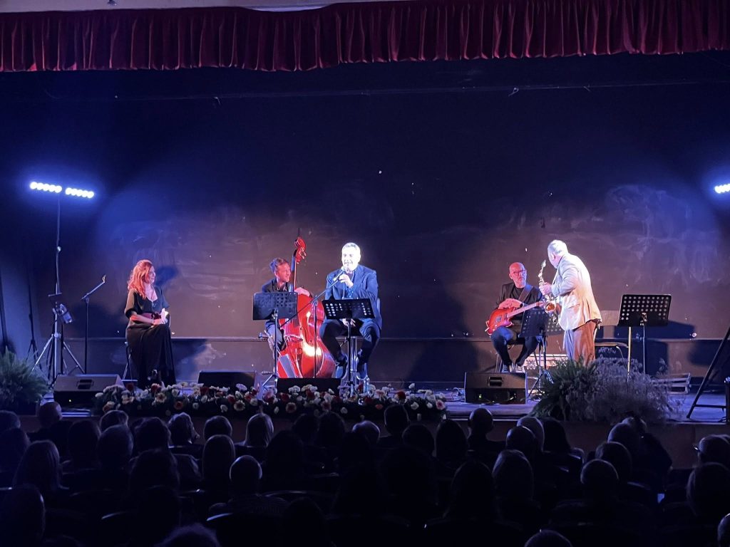 “Passione”: grande successo ad Avella per l’incontro tra musica e parole. Foto e Video