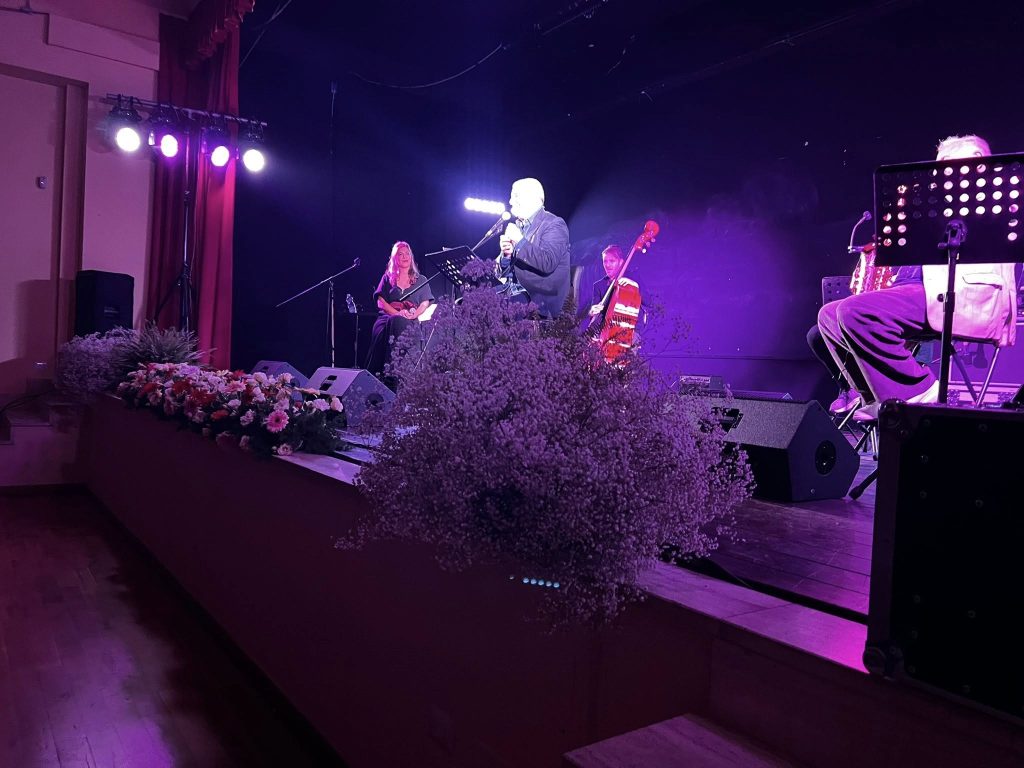 “Passione”: grande successo ad Avella per l’incontro tra musica e parole. Foto e Video