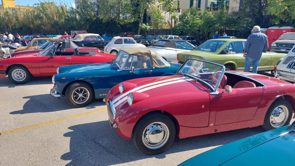 Raduno e Memorial Liguori, domenica motori protagonisti a Pollena Trocchia Auto, Vespa e moto depoca si danno appuntamento nellarea mercatale Raduno e Memorial Liguori, domenica motori protagonisti a Pollena Trocchia Auto, Vespa e moto depoca si danno appuntamento nellarea mercatale