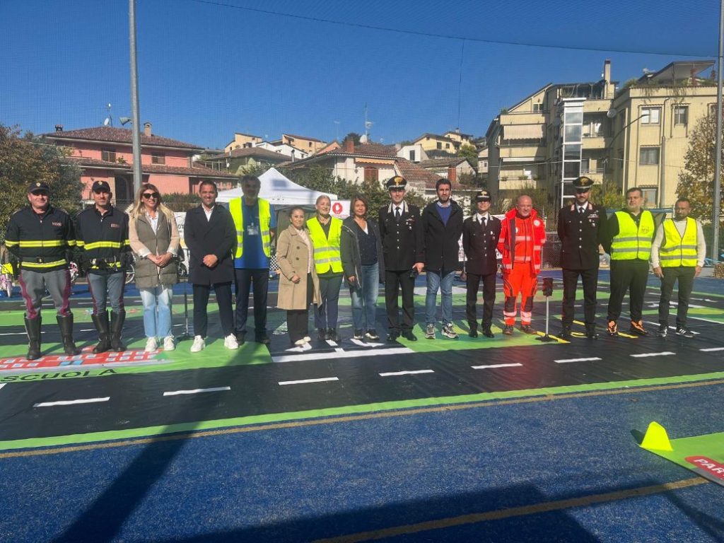 Giornata dell’Educazione Stradale a Grottaminarda: i bambini imparano giocando tra sicurezza e memoria Giornata dell’Educazione Stradale a Grottaminarda: i bambini imparano giocando tra sicurezza e memoria