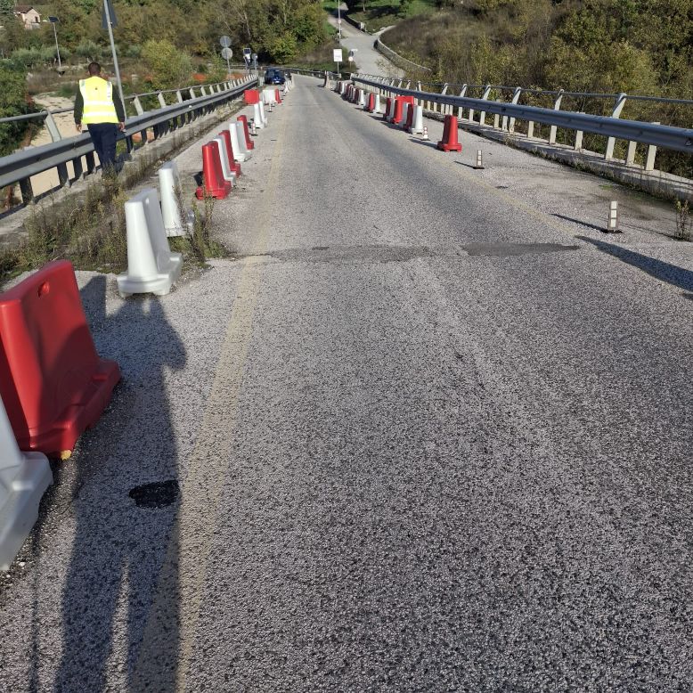 Istituti scolastici superiori, visionati 25 edifici. Non sono emerse criticità.  Il presidente Buonopane: “L’attività va avanti. Controllati anche ponti e viadotti. Esito positivo dal monitoraggio”