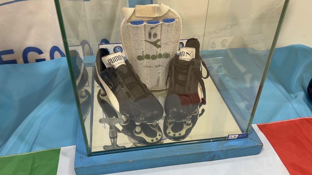 Mostra dei cimeli di Maradona inaugurata al Teatro Colosseo di Baiano