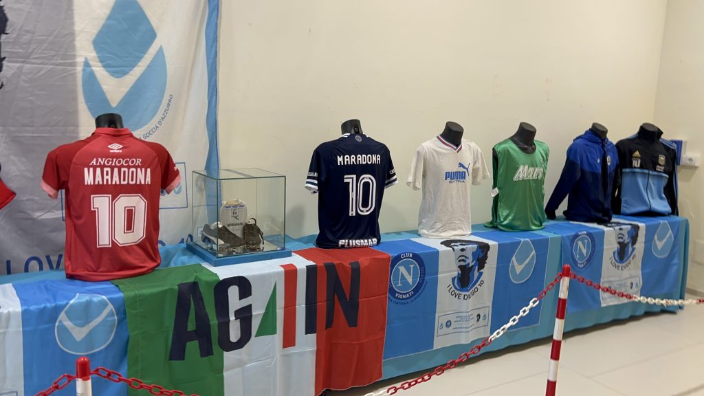 Mostra dei cimeli di Maradona inaugurata al Teatro Colosseo di Baiano