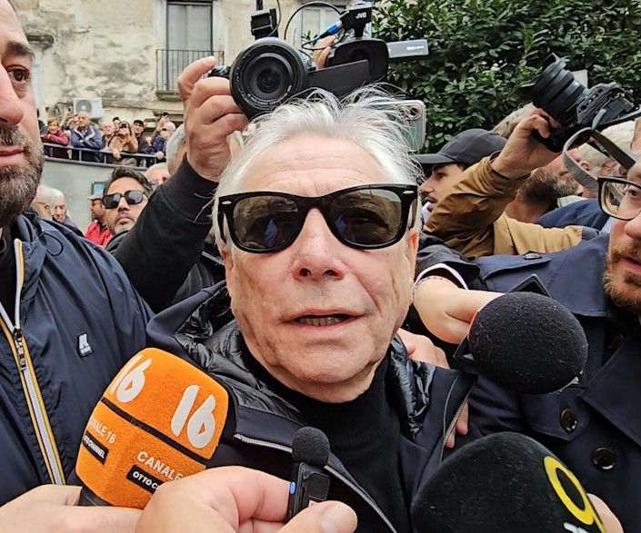 NAPOLI SALUTA JAMES SENESE, I COLLEGHI IN CORO: “ERA UN GENIO, ORA SIAMO TUTTI PIU’ POVERI” NAPOLI SALUTA JAMES SENESE, I COLLEGHI IN CORO: “ERA UN GENIO, ORA SIAMO TUTTI PIU’ POVERI”