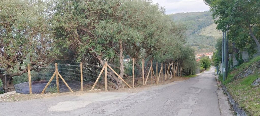 Quadrelle, completata la staccionata di protezione in Via Chiaio