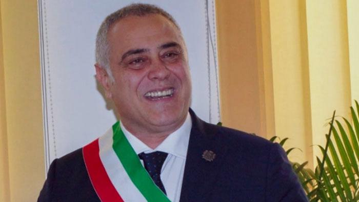 Ottaviano, il sindaco Simonetti sfiduciato: cade l’amministrazione, arriva il commissario
