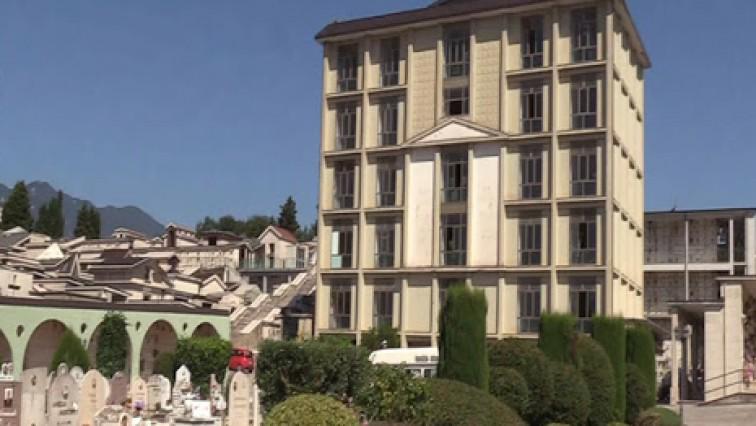 Avellino, tragedia al cimitero: una donna di 53 anni muore dopo un salto nel vuoto