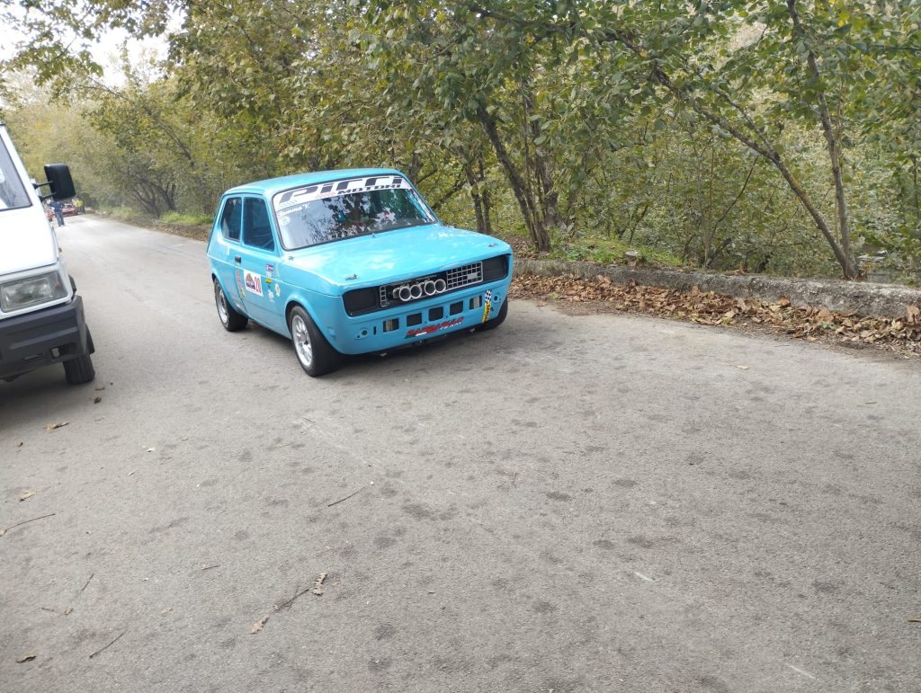 Visciano, successo per il Memorial Giovanni Fucile: una trentina di vetture allo slalom, premiazione in piazza. Foto