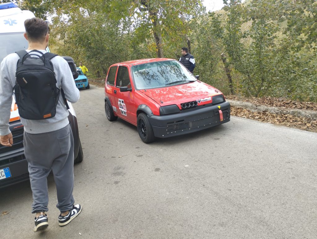 Visciano, successo per il Memorial Giovanni Fucile: una trentina di vetture allo slalom, premiazione in piazza. Foto