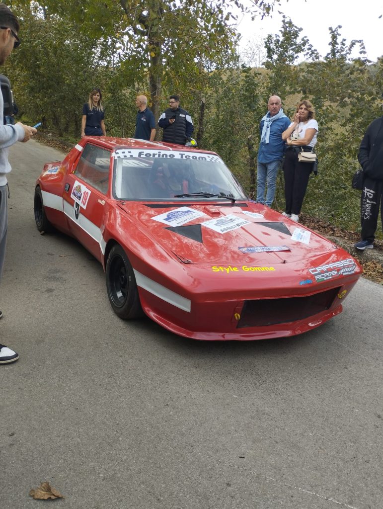 Visciano, successo per il Memorial Giovanni Fucile: una trentina di vetture allo slalom, premiazione in piazza. Foto
