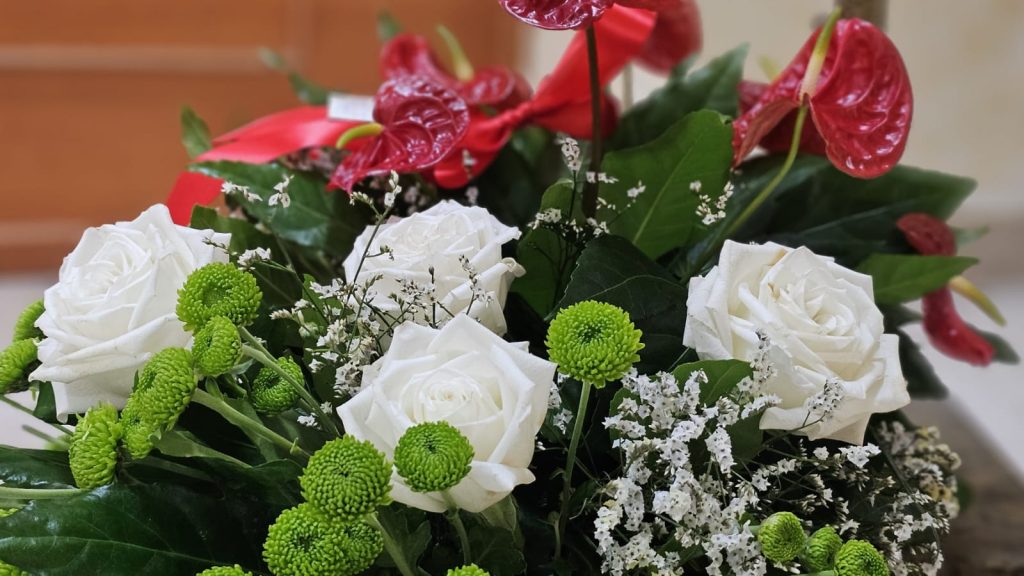 Irpinia, commozione e solidarietà per i tre Carabinieri caduti a Castel d’Azzano  Fiori e messaggi davanti alle Caserme dell’Arma. Ad Avellino il toccante omaggio della Polizia con le sirene spiegate.