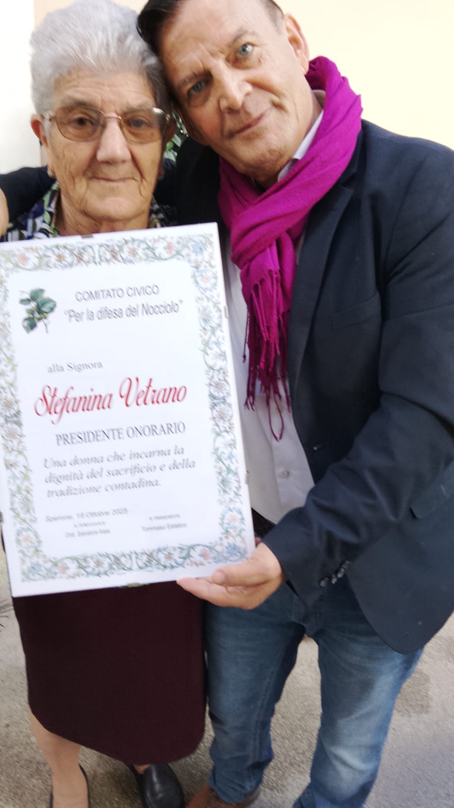 Il Comitato Civico per la Difesa del Nocciolo premia la Signora Stefanina Vetrano: simbolo di dignità e tradizione contadina