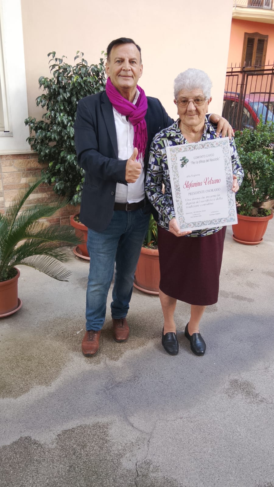 Il Comitato Civico per la Difesa del Nocciolo premia la Signora Stefanina Vetrano: simbolo di dignità e tradizione contadina