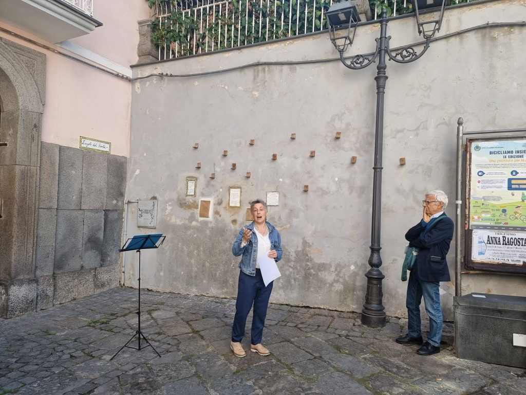 SOMMA VESUVIANA – Le parole di Pietro il poeta rivivono sulla piazzetta della Collegiata