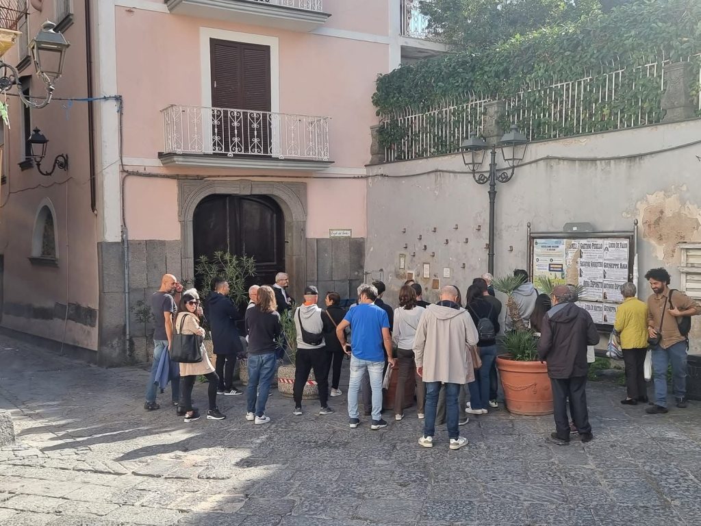 SOMMA VESUVIANA – Le parole di Pietro il poeta rivivono sulla piazzetta della Collegiata