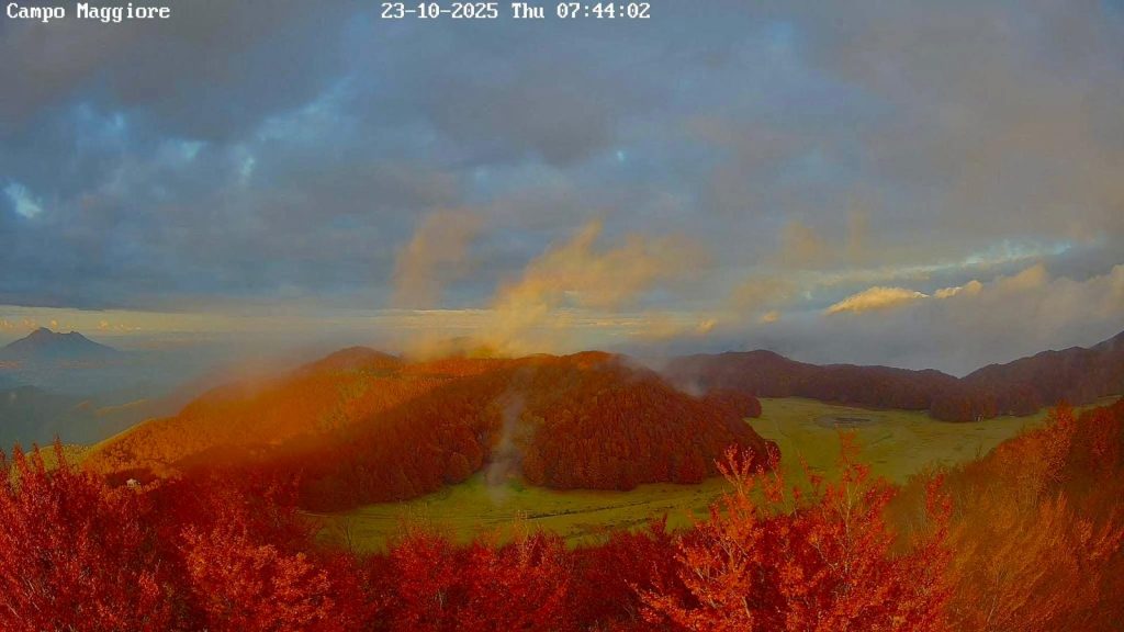 Montevergine, splendida alba su Campo Maggiore: in arrivo vento forte e nubi