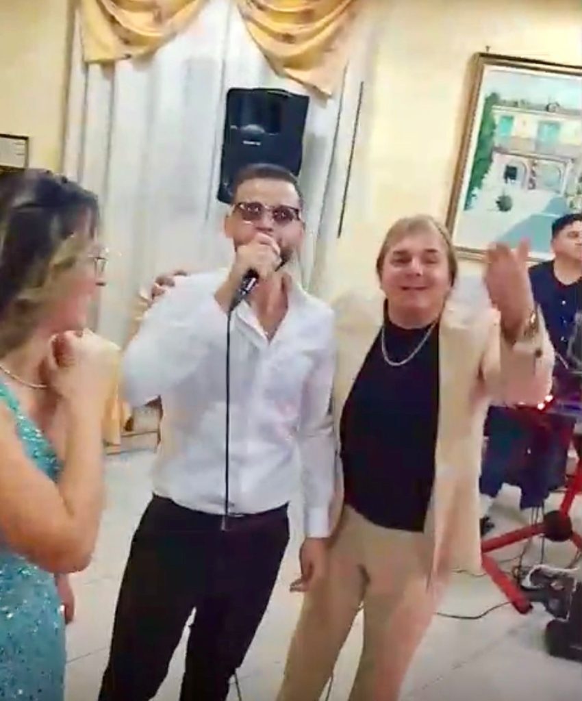 Grande festa per i 30 anni di Luisa Coppola alla villa presso Fabiano di Marigliano con l’artista Alessandro Conte Grande festa per i 30 anni di Luisa Coppola alla villa presso Fabiano di Marigliano con l’artista Alessandro Conte