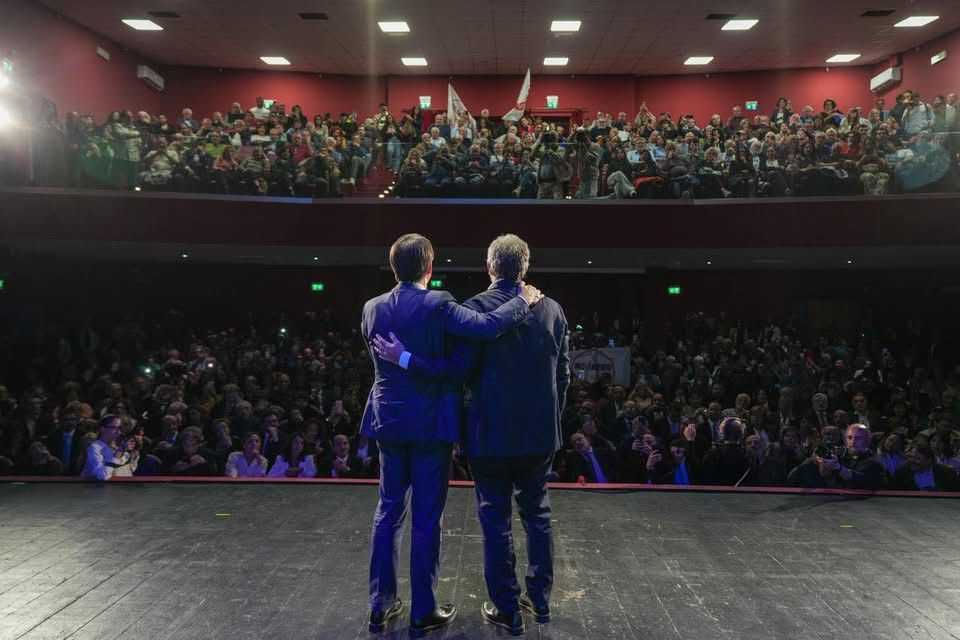 Campania, presentate le liste del Movimento 5 Stelle per le Regionali: Conte e Fico lanciano la sfida del cambiamento Campania, presentate le liste del Movimento 5 Stelle per le Regionali: Conte e Fico lanciano la sfida del cambiamento