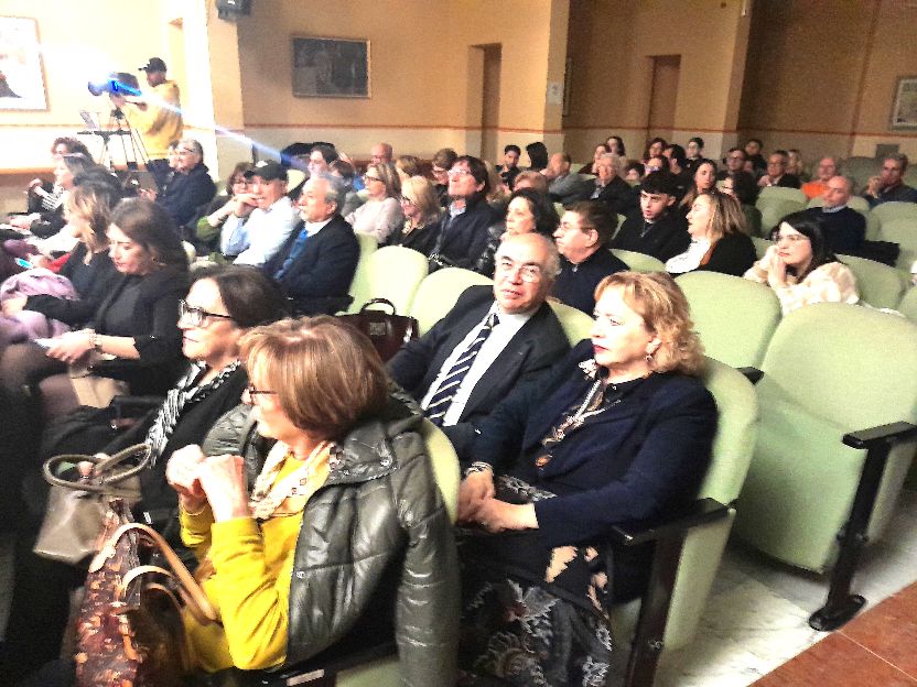 “La famiglia perbene” arte e passione, all’Auditorium Comunale di Sturno