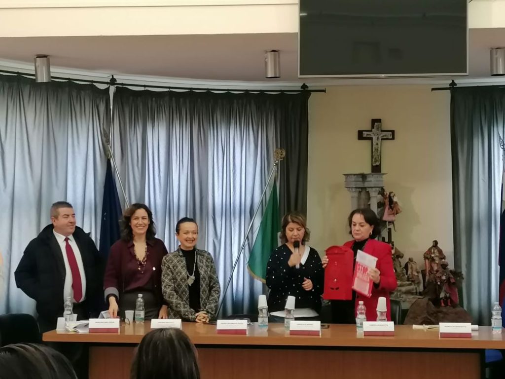 GROTTAMINARDA. Una “Cassetta Rossa” contro violenze e discriminazioni: iniziativa all’Istituto San Tommaso d’Aquino