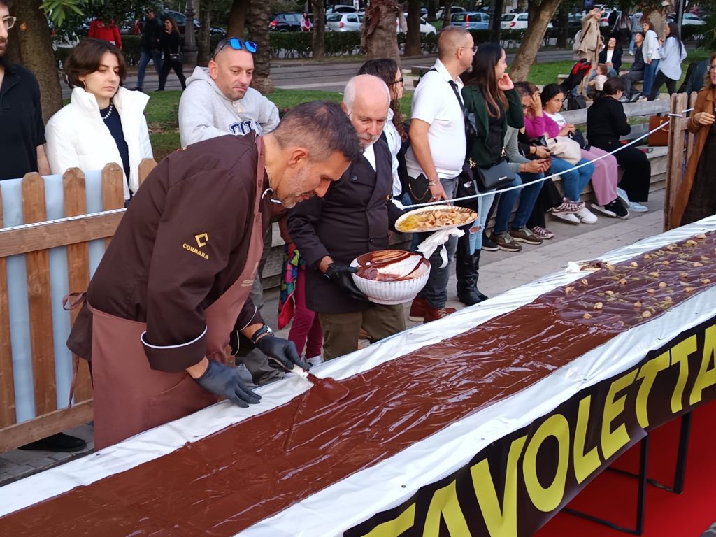 A Salerno la tavoletta di cioccolato più lunga del mondo